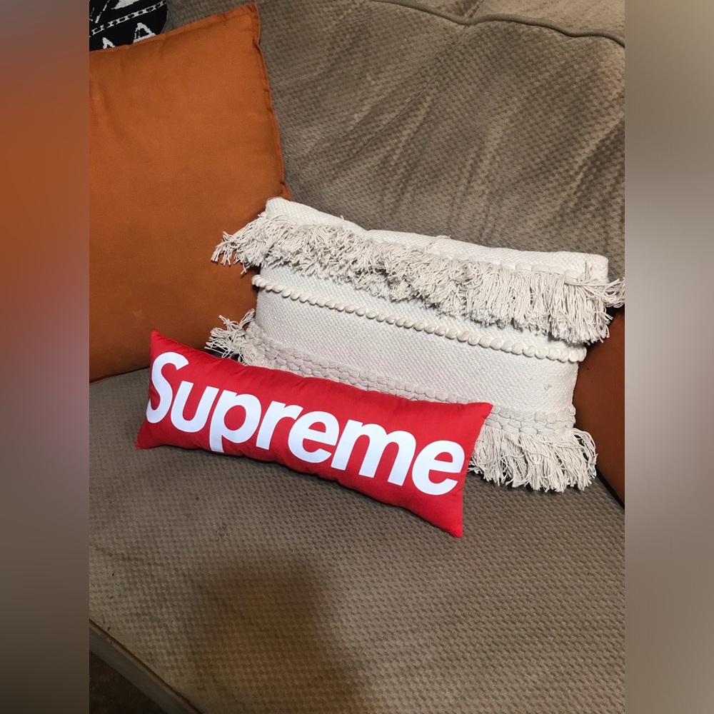 Supreme Pillow - Picture 4 of 5